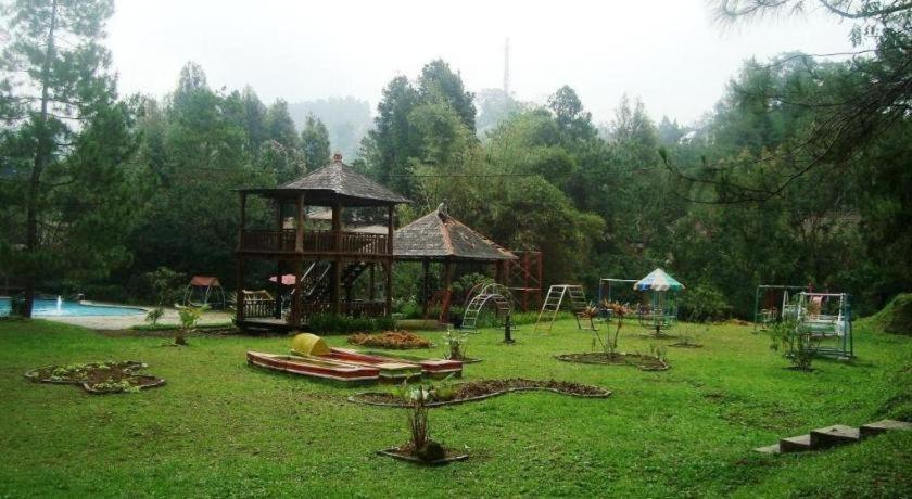 Hotel Taman Piknik Puncak Exterior photo